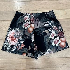 Fancy Floral Pleated Shorts with Pockets